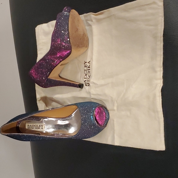 Size 8 Badgley Mishka shoes - Picture 1 of 3